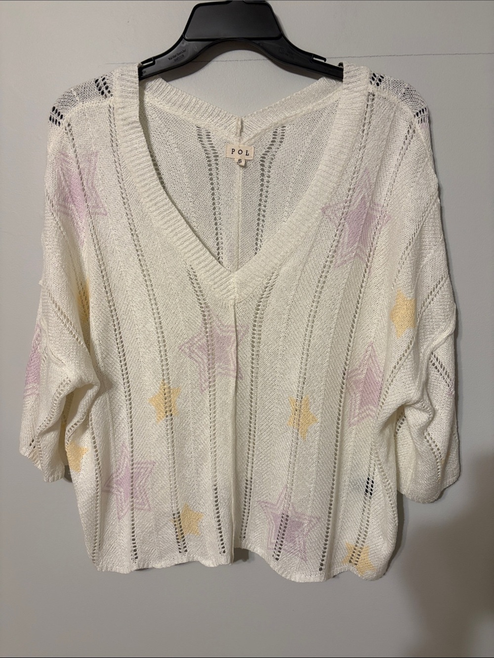 POL off-white/ivory V-Neck Sweater with Pastel Pink and Yellow Stars. Small.